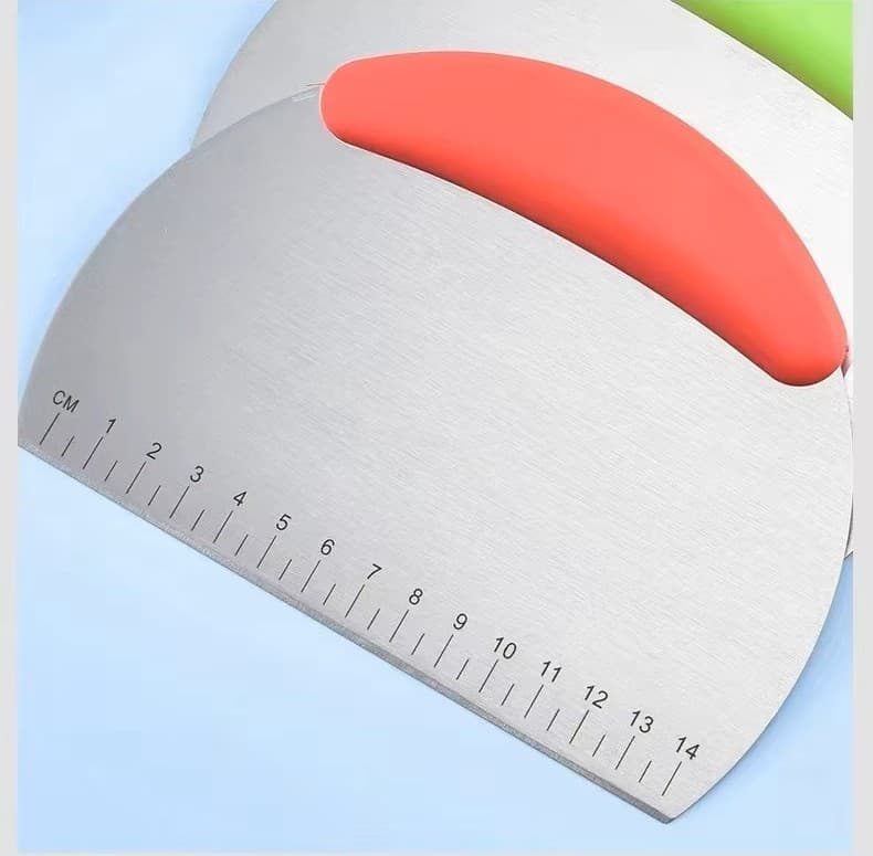 Stalowy Nożyk do Ciasta z Skalą - Idealny do Domowego Pieczenia 🍰